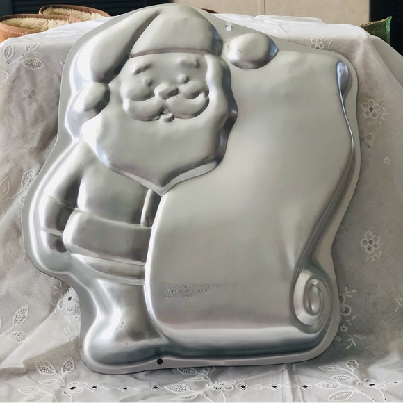 Wilton Santa’s List Cake Pan - Picture 3 of 5